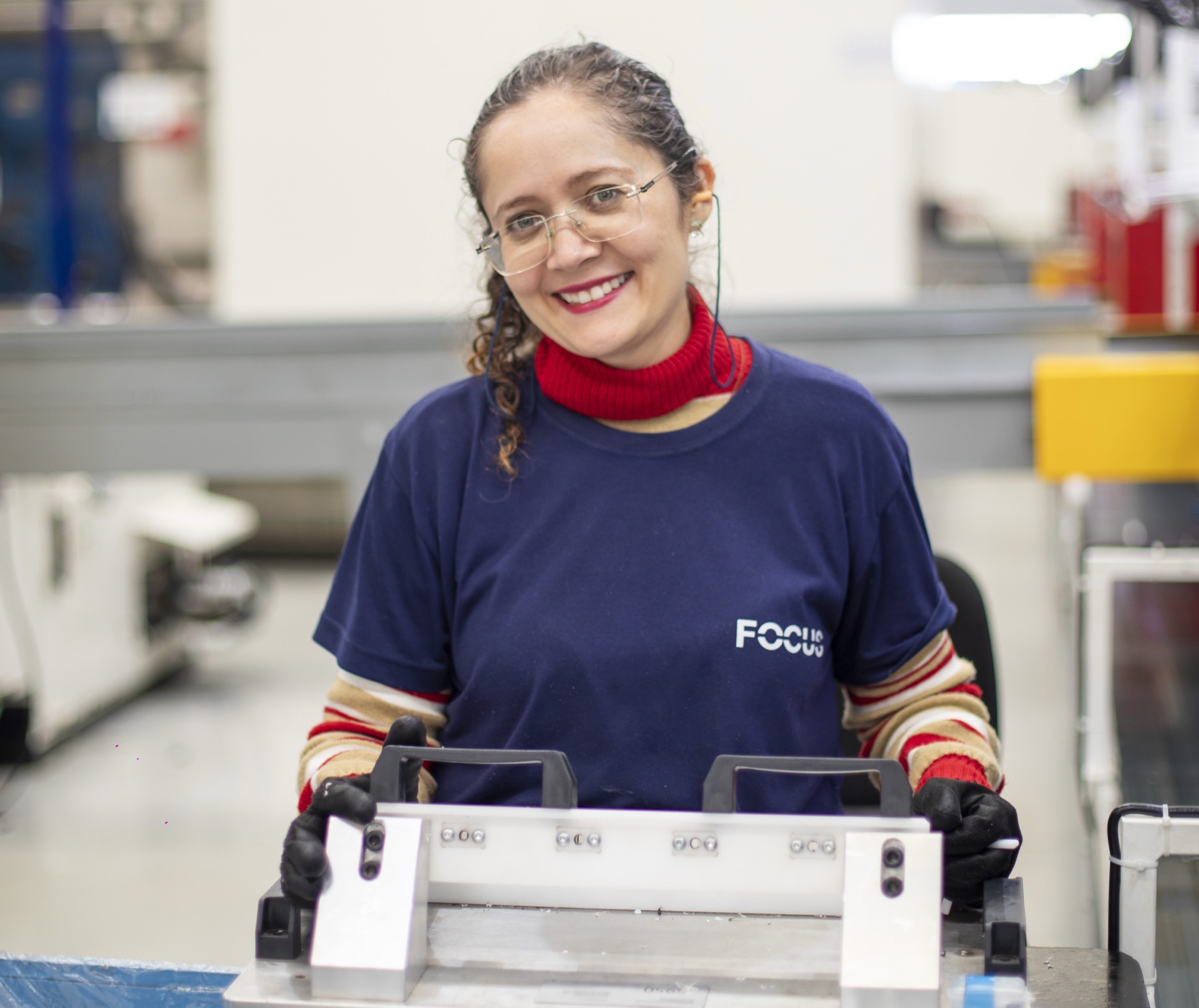 Colaboradora do Grupo Focus em controle de qualidade